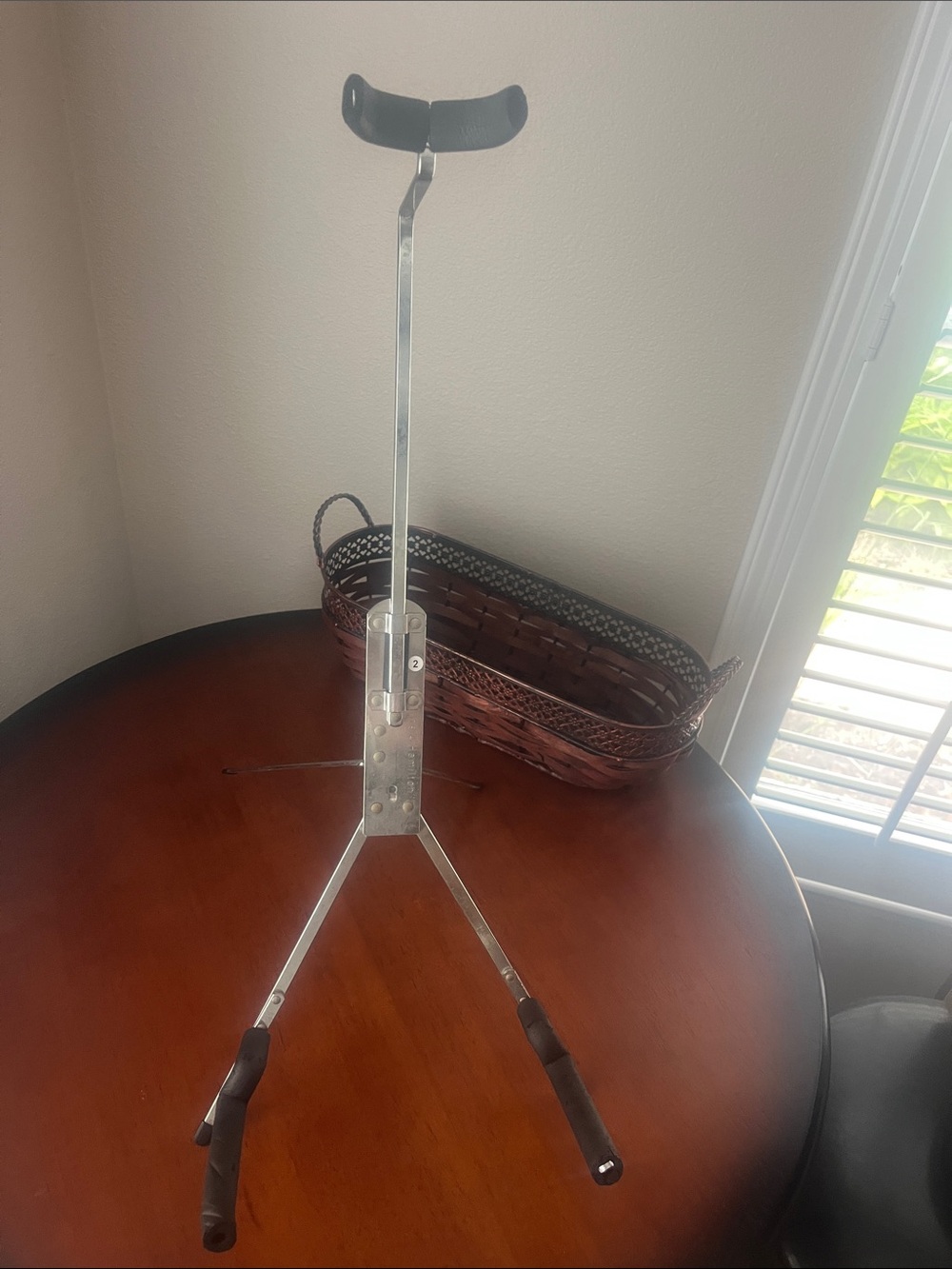 2y.  Vintage made in 🇺🇸 USA chrome metal 🤘 🎸   Hamilton Silver Guitar Stand